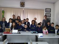 Alunos da Escola Rafael Rech visitam a Câmara de Vereadores