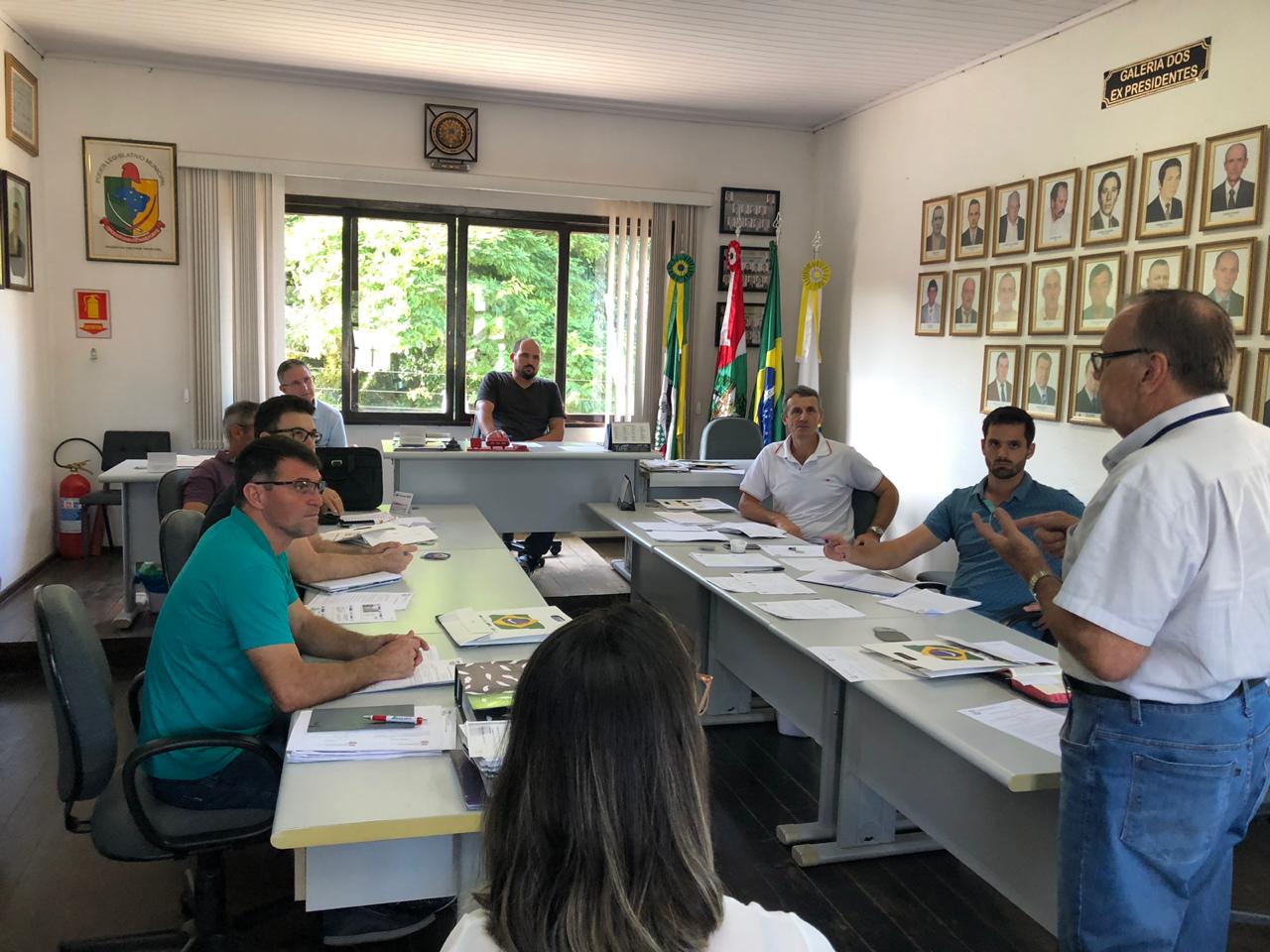 Vereadores Debatem Projeto de Lei Complementar nº 03/2019 que Autoriza o Município a ingressar na Agência Intermunicipal de Regulação - AGIR
